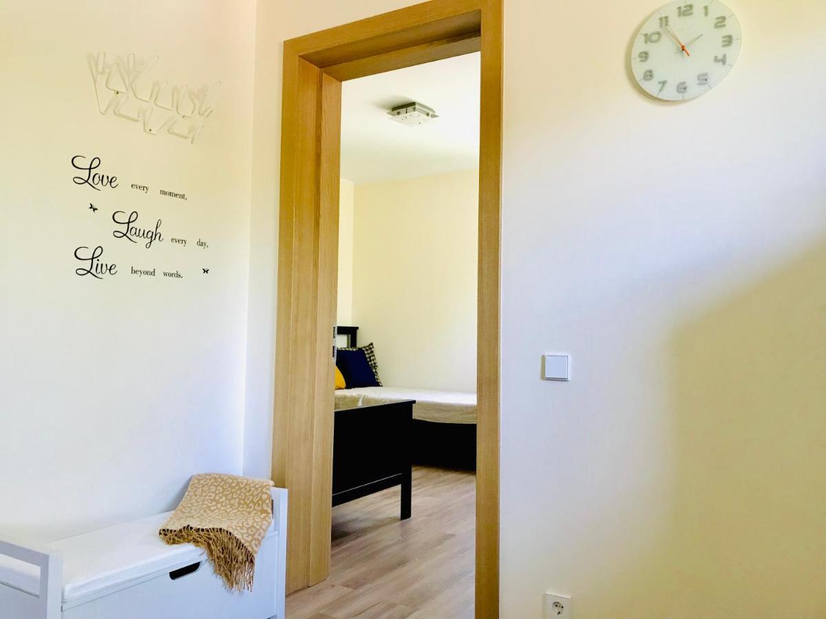 Apartment Family 100m From The *